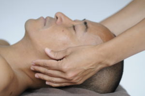 abmp-image-mt-holds-head-of-supine-client